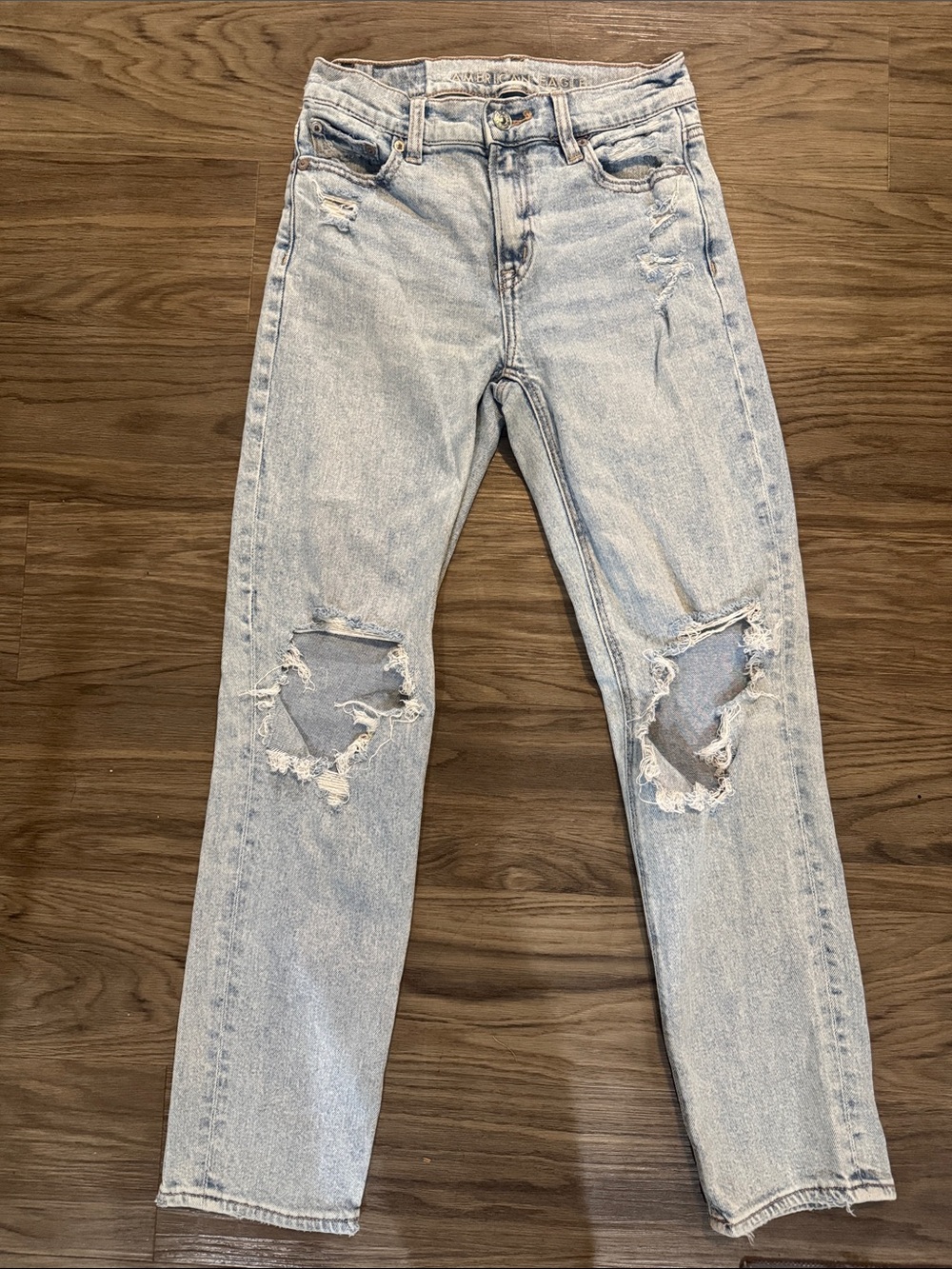 Light Wash Distressed GirlsJeans - Classic Ripped Style